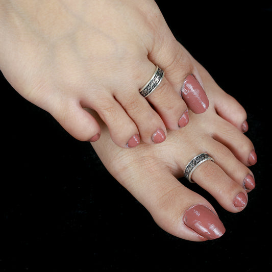 Noor Textured Silver Toe-Rings( Pair)