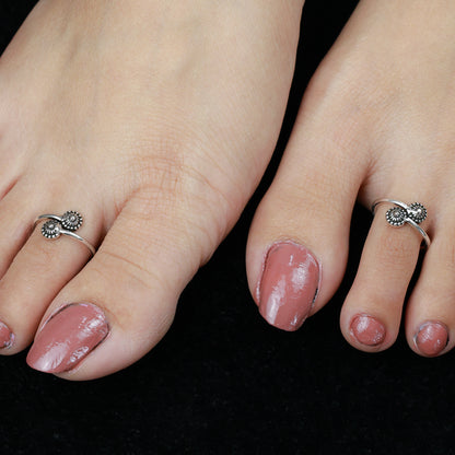 Ditya Floral Motifs Silver Toe-rings( Pair)