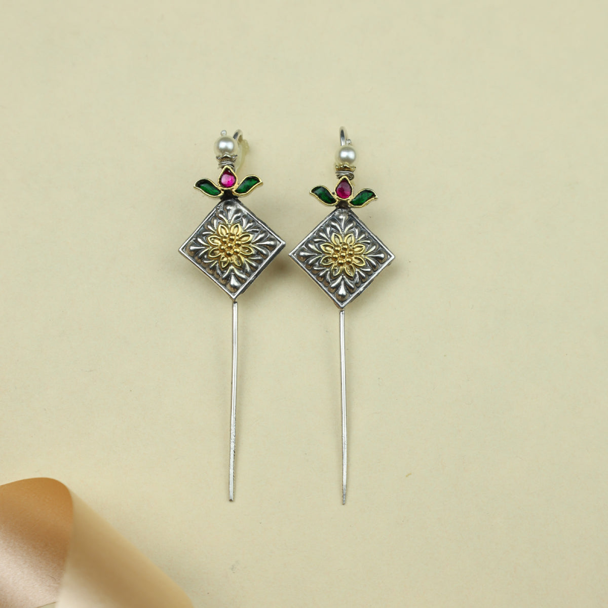 Anokhi Fusion Squar Motif in Flower Desgin Ear Pin